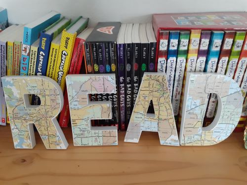 DIY Wood READ Sign with a Map for a Bookshelf